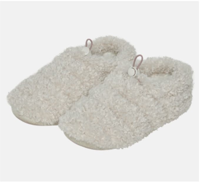 Muydemi women's shearling slippers so your feet are super warm. 