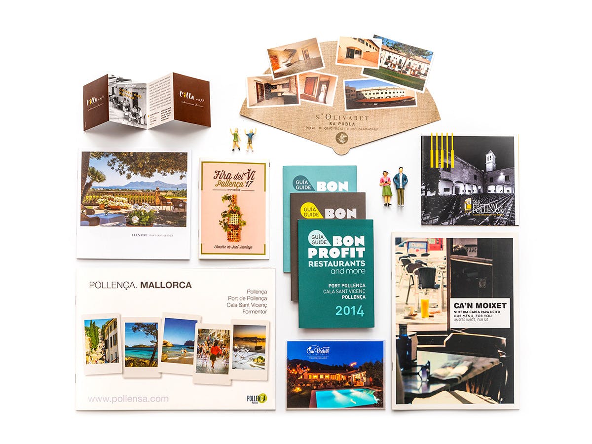 It is a composition of brochures with different sizes and formats, where both the taking of photographs and the design and printing are done entirely by Micer